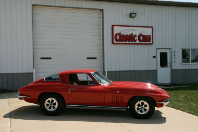 Chevrolet Corvette 1965 image number 29