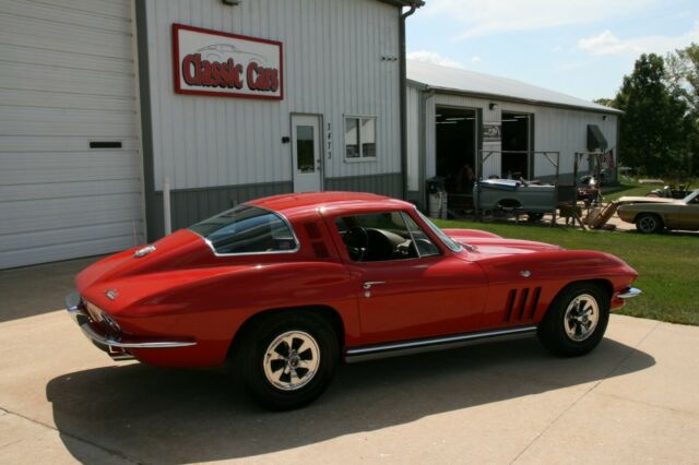 Chevrolet Corvette 1965 image number 30