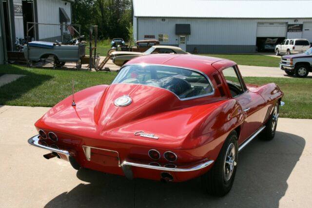 Chevrolet Corvette 1965 image number 31