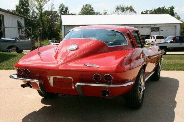 Chevrolet Corvette 1965 image number 32