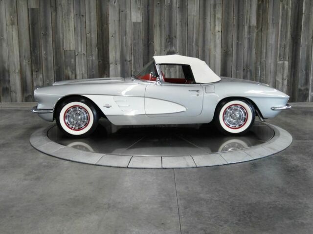 Chevrolet Corvette 1961 image number 2