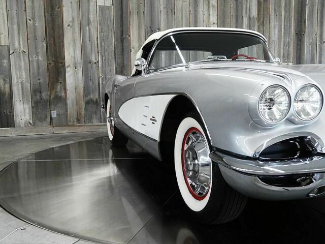 Chevrolet Corvette 1961 image number 23