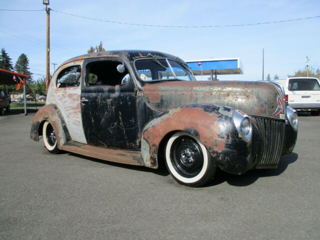 Ford 2 Door Sedan 1939 image number 0