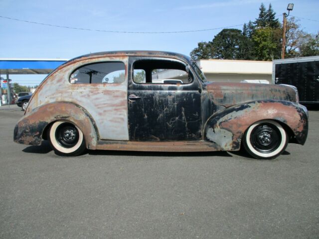 Ford 2 Door Sedan 1939 image number 1