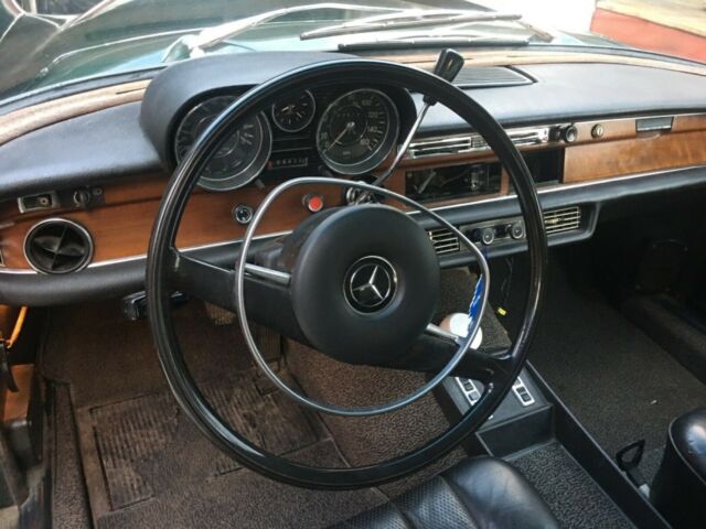 Mercedes-Benz S-Class 1970 image number 19