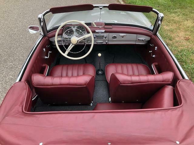 Mercedes-Benz SL-Class 1961 image number 16