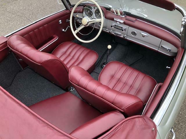 Mercedes-Benz SL-Class 1961 image number 17