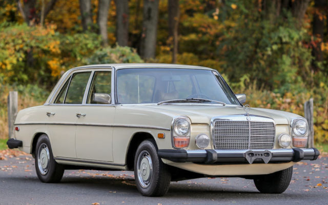 Mercedes-Benz 300-Series 1975 image number 2