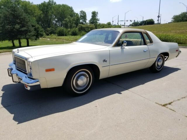 Plymouth Fury 1977 image number 1