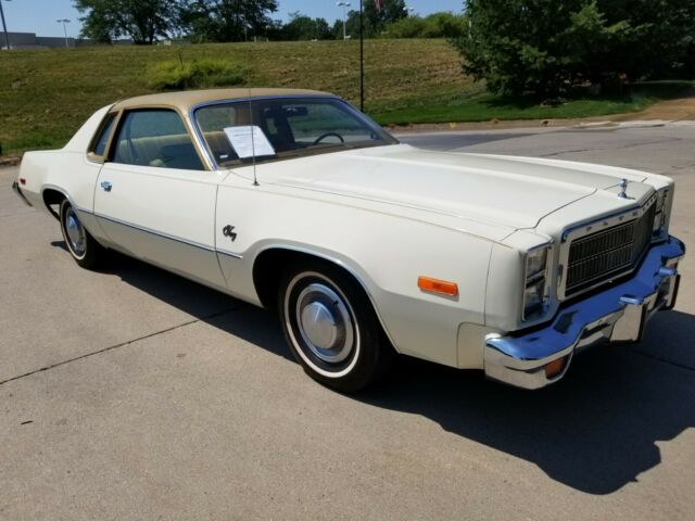 Plymouth Fury 1977 image number 2