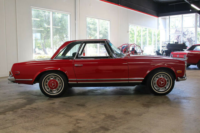 Mercedes-Benz SL-Class 1970 image number 31