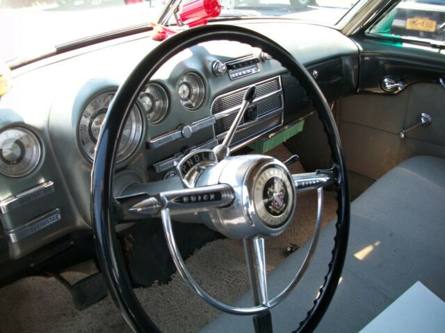 Buick Roadmaster 1949 image number 7