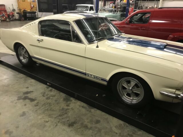 Ford Mustang 1965 image number 0