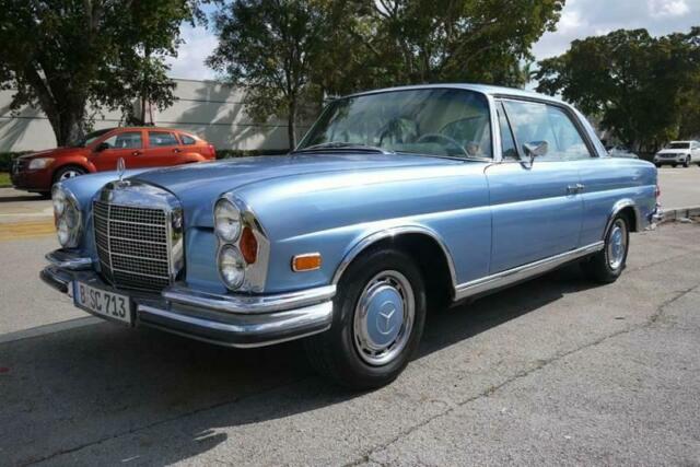 Mercedes-Benz 200-Series 1971 image number 1