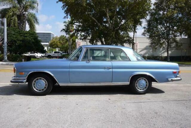 Mercedes-Benz 200-Series 1971 image number 24