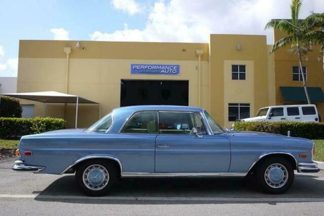 Mercedes-Benz 200-Series 1971 image number 7