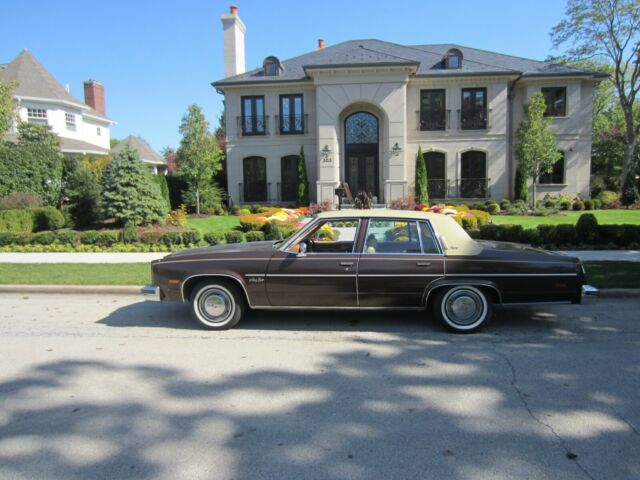 Oldsmobile Ninety-Eight 1977 image number 1