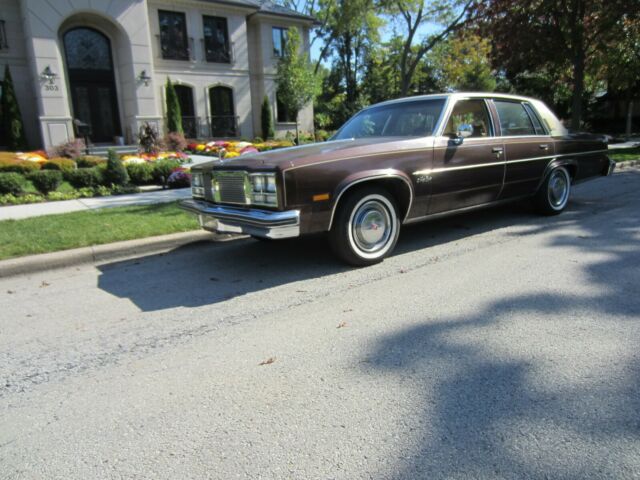 Oldsmobile Ninety-Eight 1977 image number 10