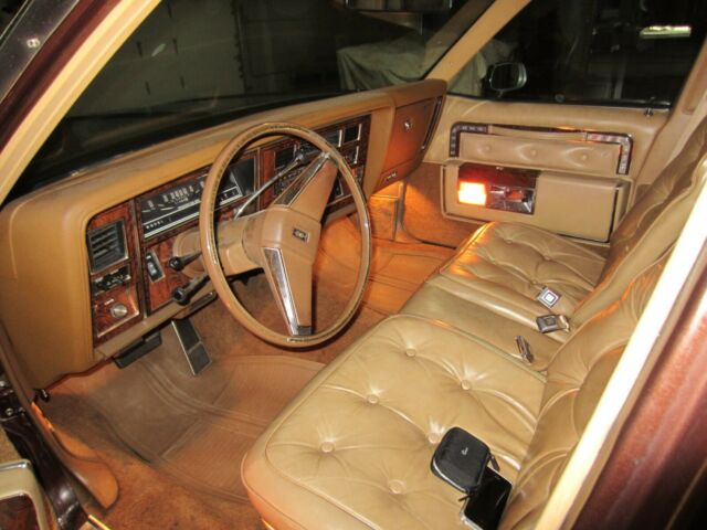 Oldsmobile Ninety-Eight 1977 image number 2