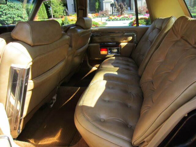 Oldsmobile Ninety-Eight 1977 image number 24