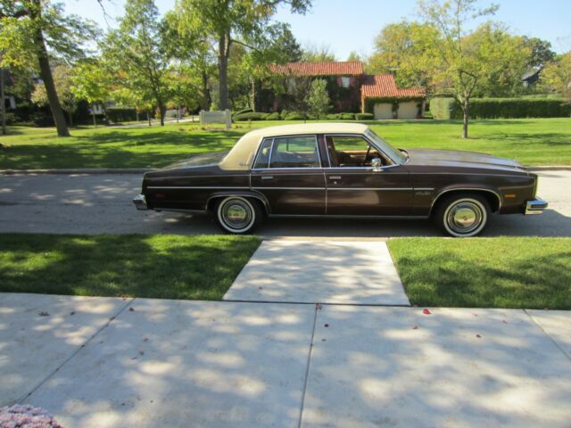 Oldsmobile Ninety-Eight 1977 image number 25