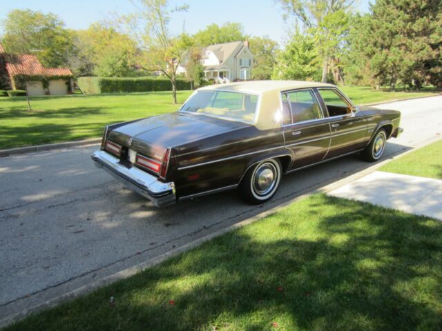 Oldsmobile Ninety-Eight 1977 image number 26