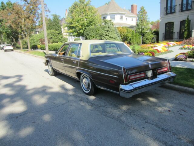 Oldsmobile Ninety-Eight 1977 image number 28