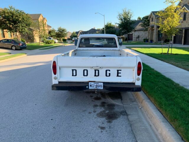 Dodge D100 Pickup 1968 image number 1