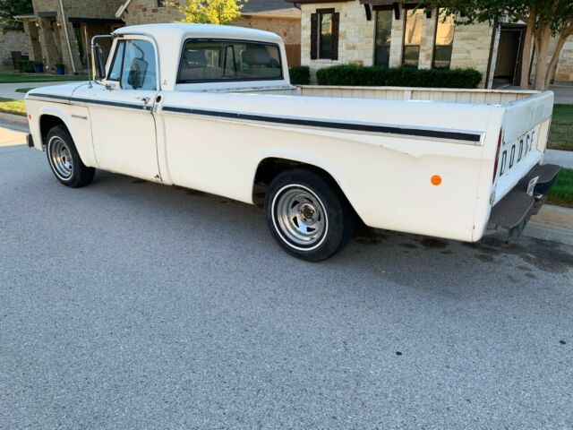 Dodge D100 Pickup 1968 image number 14