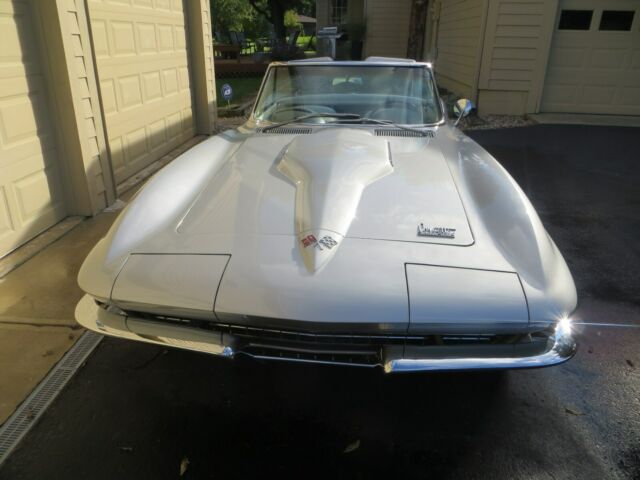 Chevrolet Corvette 1966 image number 12