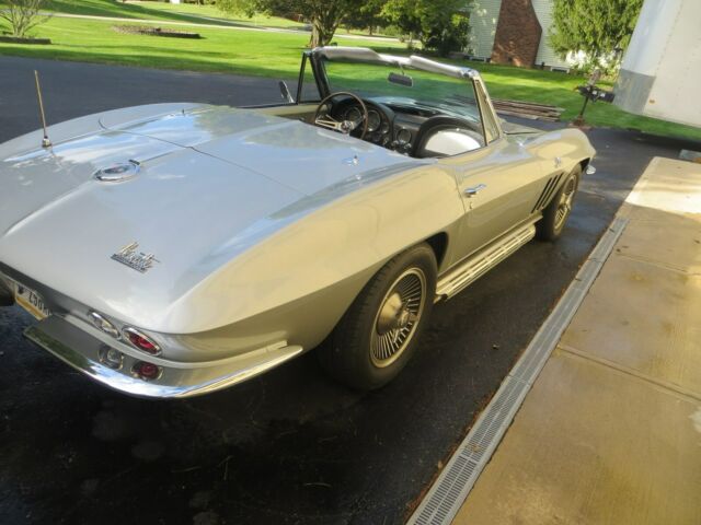 Chevrolet Corvette 1966 image number 14