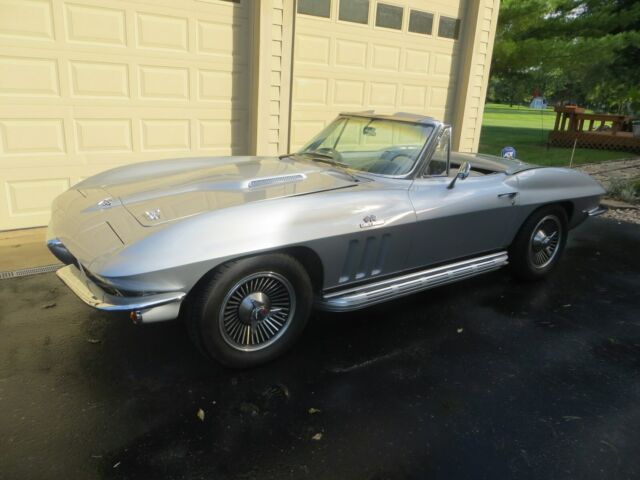 Chevrolet Corvette 1966 image number 18