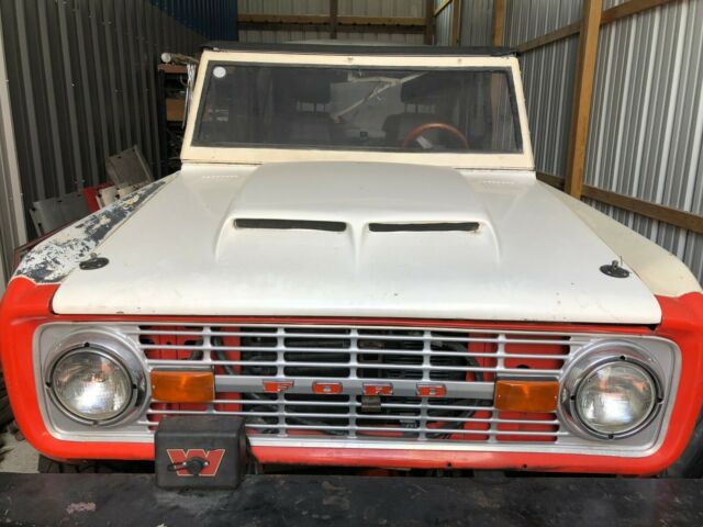 Ford Bronco 1975 image number 2