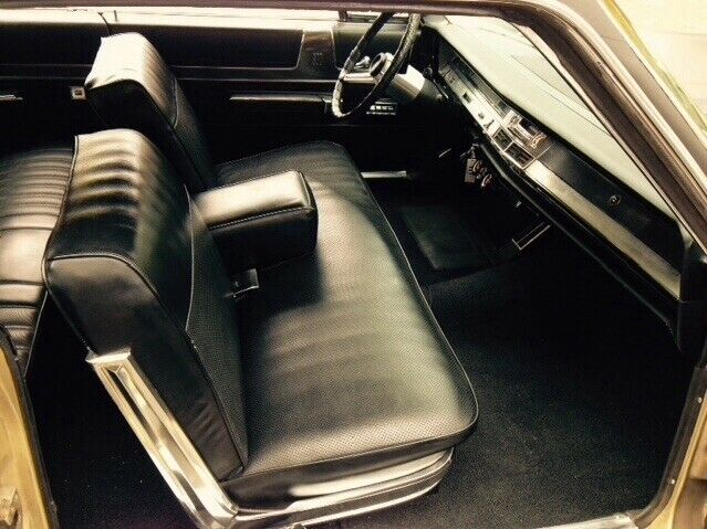 Chrysler 300 Series 1967 image number 3