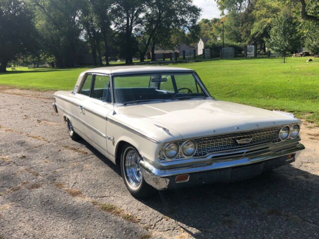 Ford Galaxie 1963 image number 14