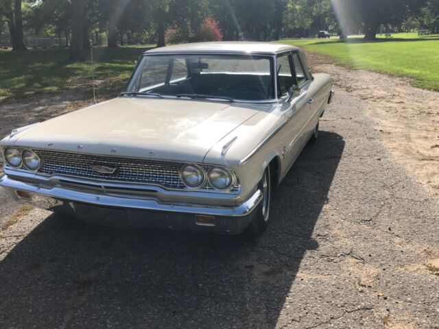 Ford Galaxie 1963 image number 16