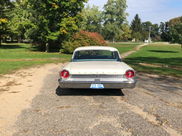 Ford Galaxie 1963 image number 18