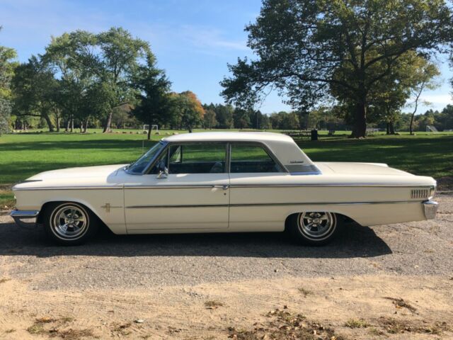 Ford Galaxie 1963 image number 31