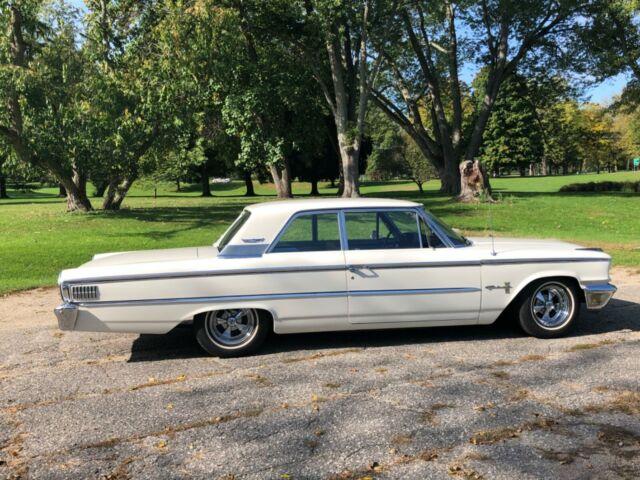 Ford Galaxie 1963 image number 46