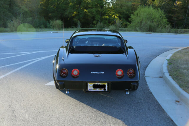 Chevrolet Corvette 1977 image number 13