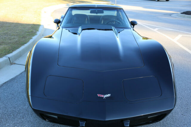 Chevrolet Corvette 1977 image number 16