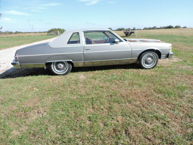 Pontiac Grand Prix 1979 image number 0