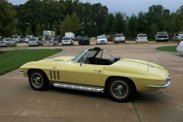 Chevrolet Corvette 1966 image number 8