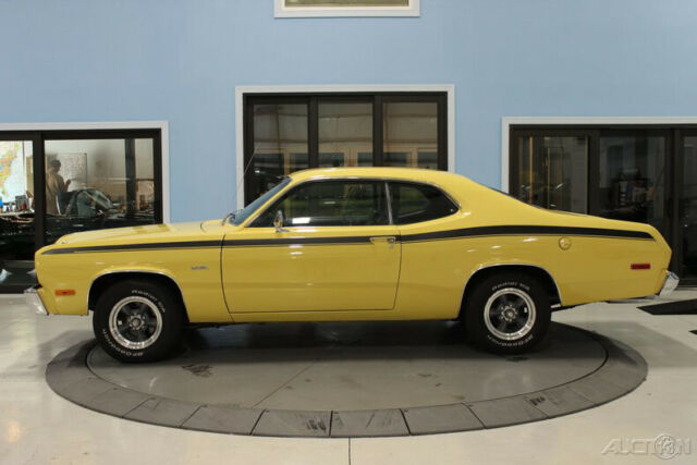 Plymouth Duster 1975 image number 1