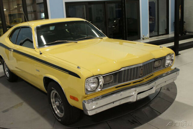 Plymouth Duster 1975 image number 10