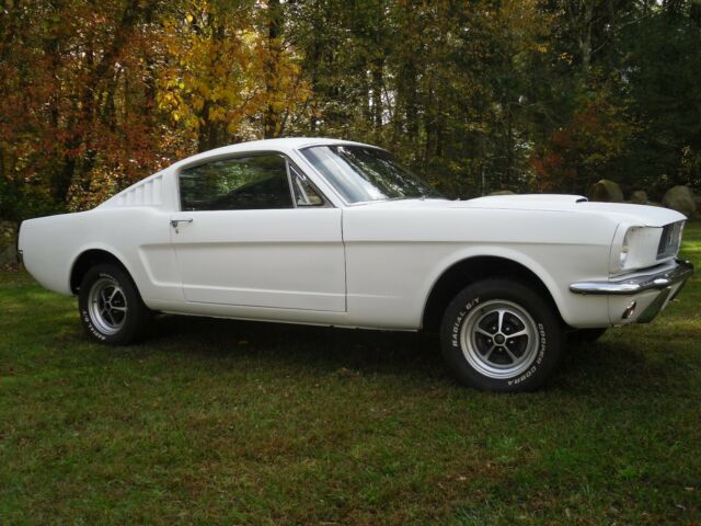 Ford Mustang 1965 image number 0