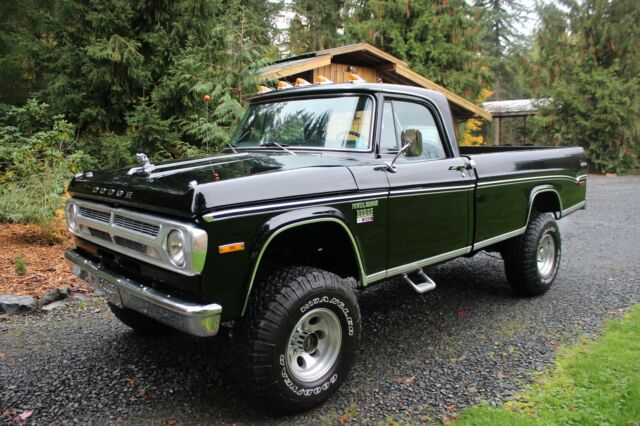 Dodge Power Wagon 1970 image number 27