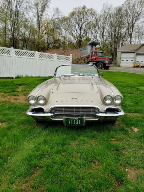 Chevrolet Corvette 1961 image number 20