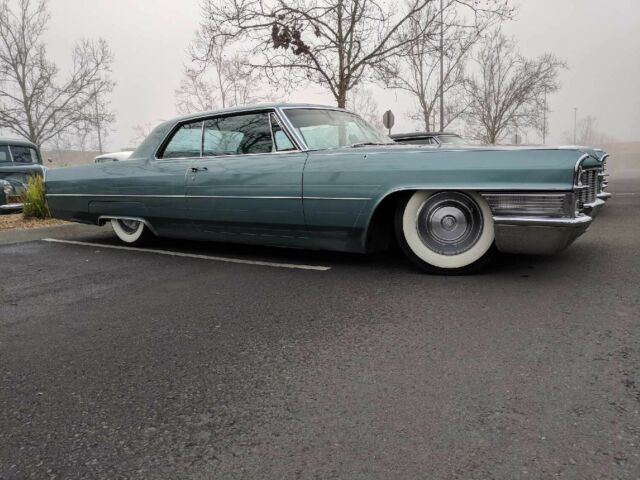 Cadillac DeVille 1965 image number 0