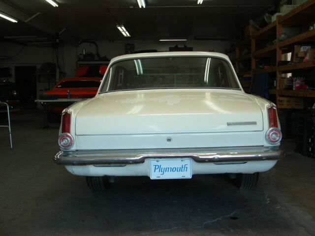 Plymouth Valiant 1965 image number 1